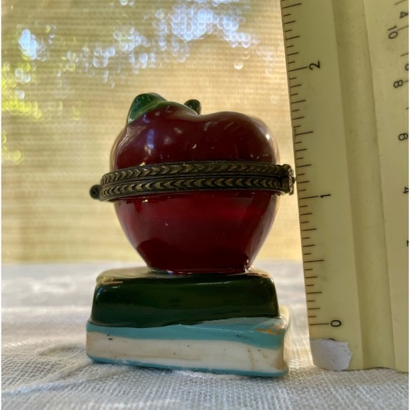 Vintage Hand Painted Apple on Books Mini Trinket & Pill box. Perfect for Teacher - Picture 6 of 8